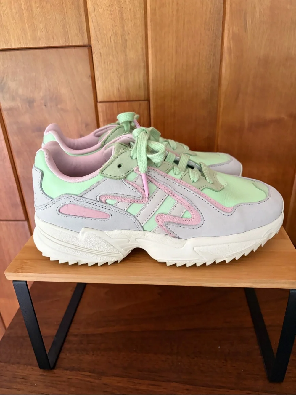 adidas Men’s 6 YUNG-96 Pastel Blue Green Pink Sneakers.